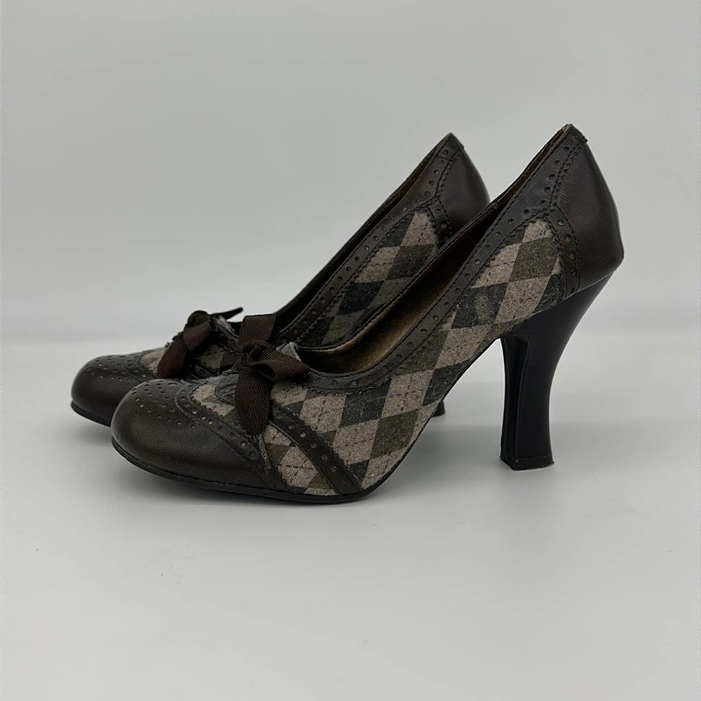 Bongo brown Mary Jane style heels size 7